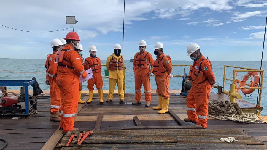 HSE readiness briefing on vessel deck