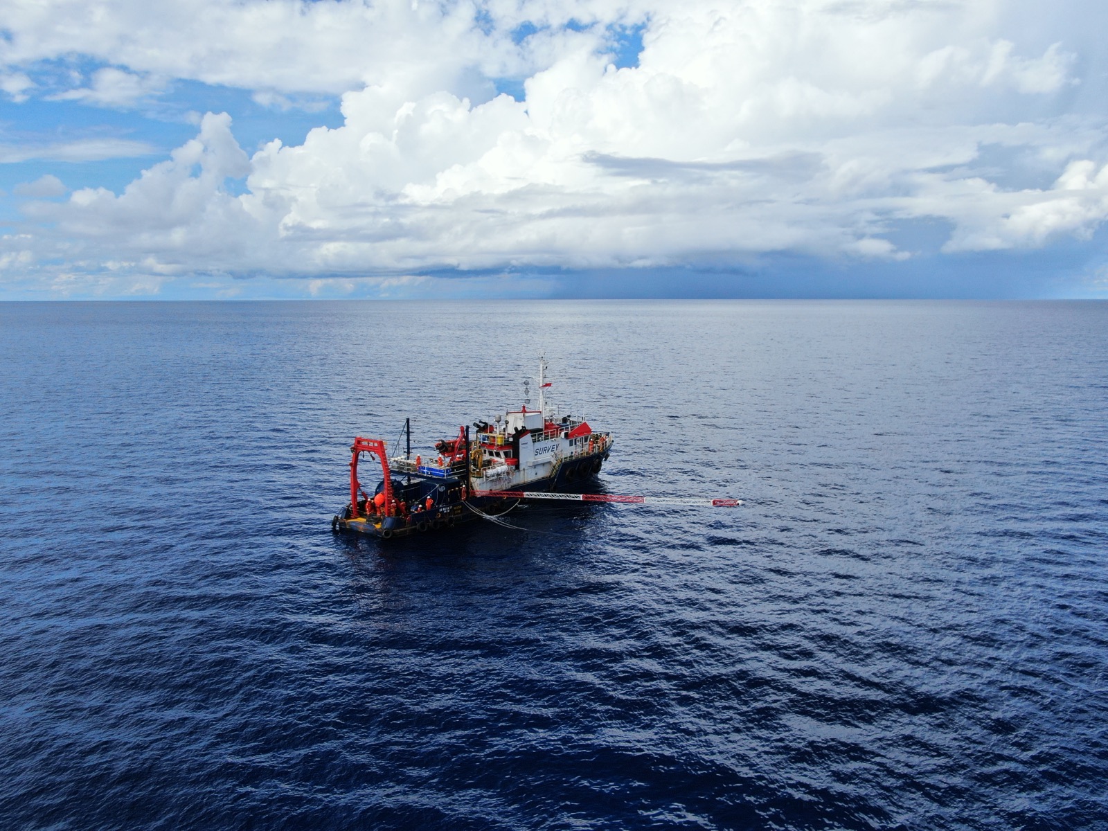 Wide view of SS Barakuda at sea